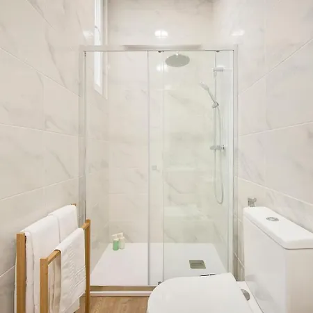 Beachside Group Paradise Apts, By Timecooler Apartman