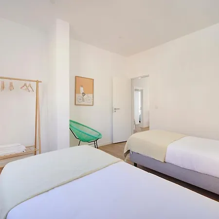 Beachside Group Paradise Apts, By Timecooler Costa de Caparica