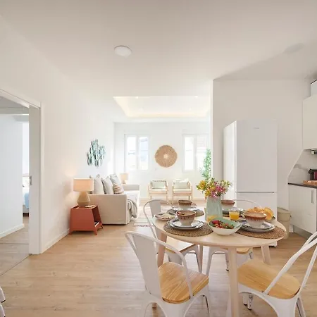 Beachside Group Paradise Apts, By Timecooler Apartment