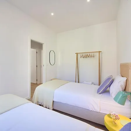 Beachside Group Paradise Apts, By Timecooler Apartment *