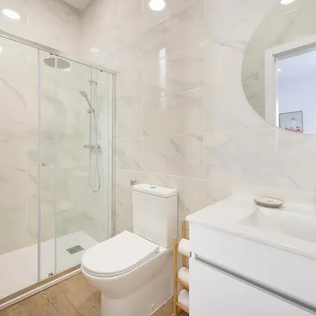 Beachside Group Paradise Apts, By Timecooler Apartment