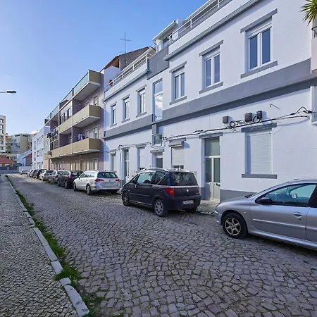 Beachside Group Paradise Apts, By Timecooler Costa da Caparica