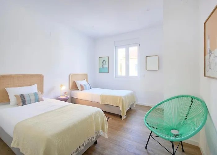 Beachside Group Paradise Apts, By Timecooler Costa de Caparica