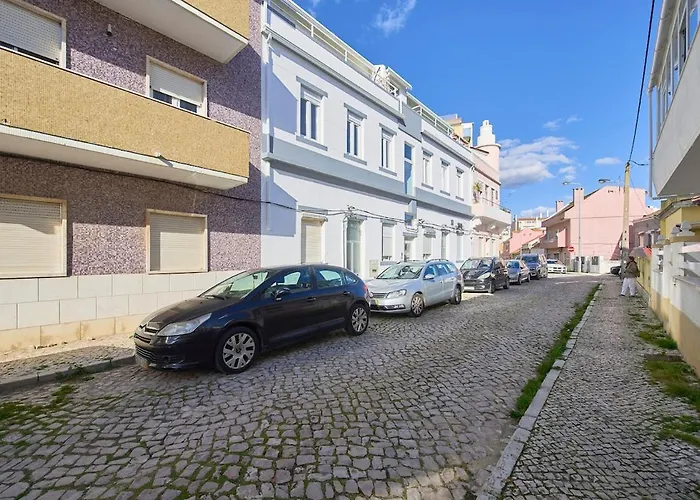 Beachside Group Paradise Apts, By Timecooler *