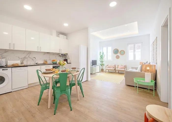 Beachside Group Paradise Apts, By Timecooler