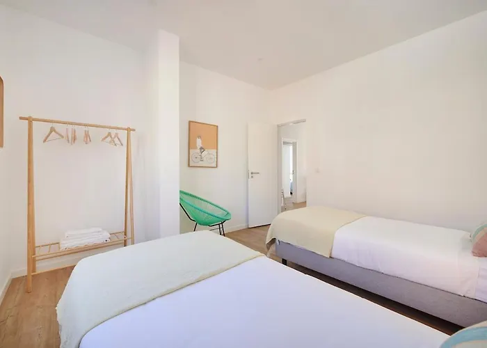 Beachside Group Paradise Apts, By Timecooler Costa de Caparica