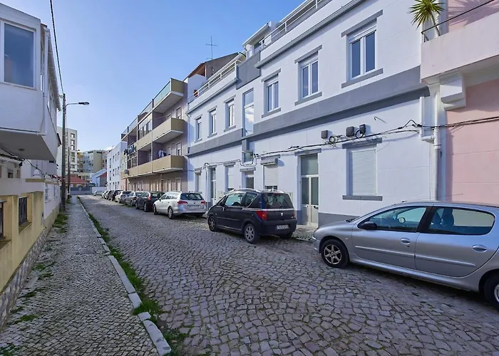 Beachside Group Paradise Apts, By Timecooler Costa de Caparica