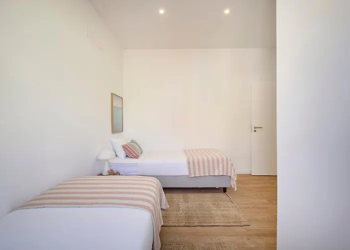 Beachside Group Paradise Apts, By Timecooler Costa de Caparica